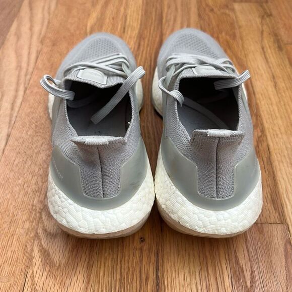 Adidas Ultraboost 22 Gray White Sneakers Women’s Size 8 - Picture 4 of 12